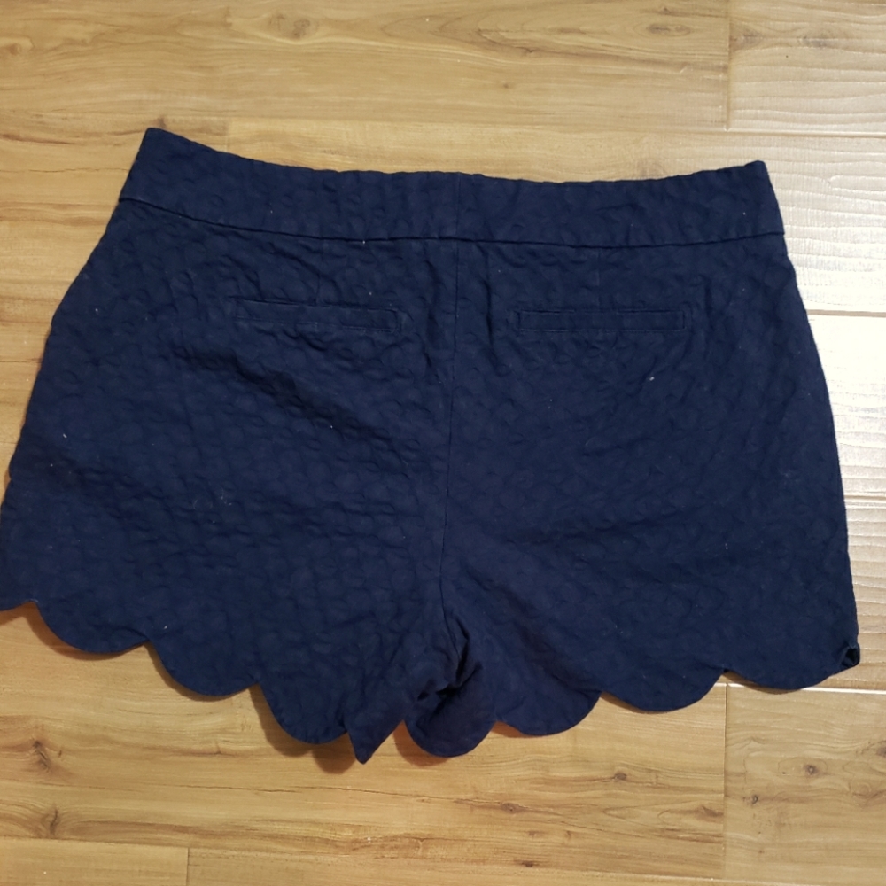 CROWN AND IVY SHELBY SHORTS SIZE 10